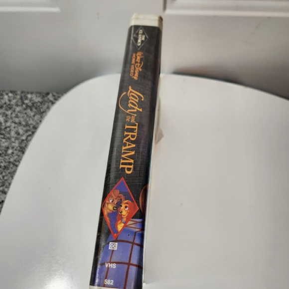 Disney Black Diamond Classics Lady and the Tramp VHS Tape - Picture 3 of 12